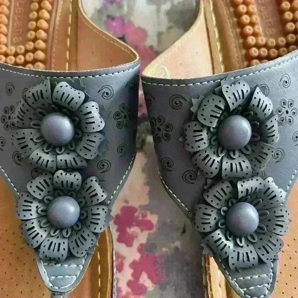 Women slip on sandal in new condition size 8 - Picture 2 of 5